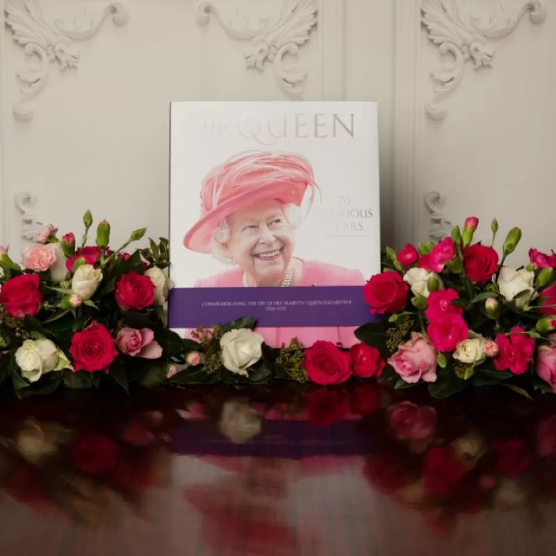 The Queen: 70 Glorious Years*Royal Collection Shop Store